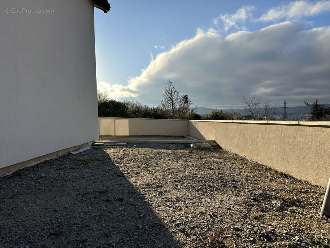 Maison à LE CHAMBON-FEUGEROLLES