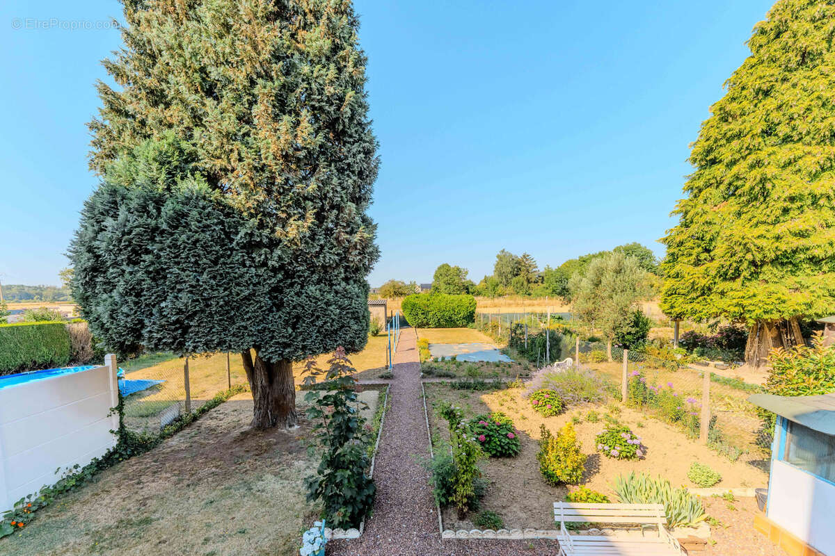 Maison semi individuelle avec grand jardin et garage ! - photo 3