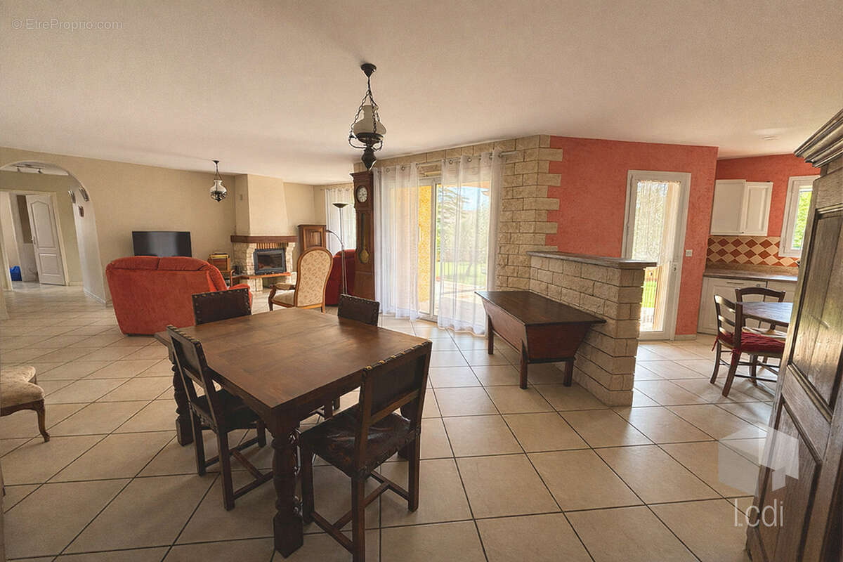 Maison à MONTELIMAR