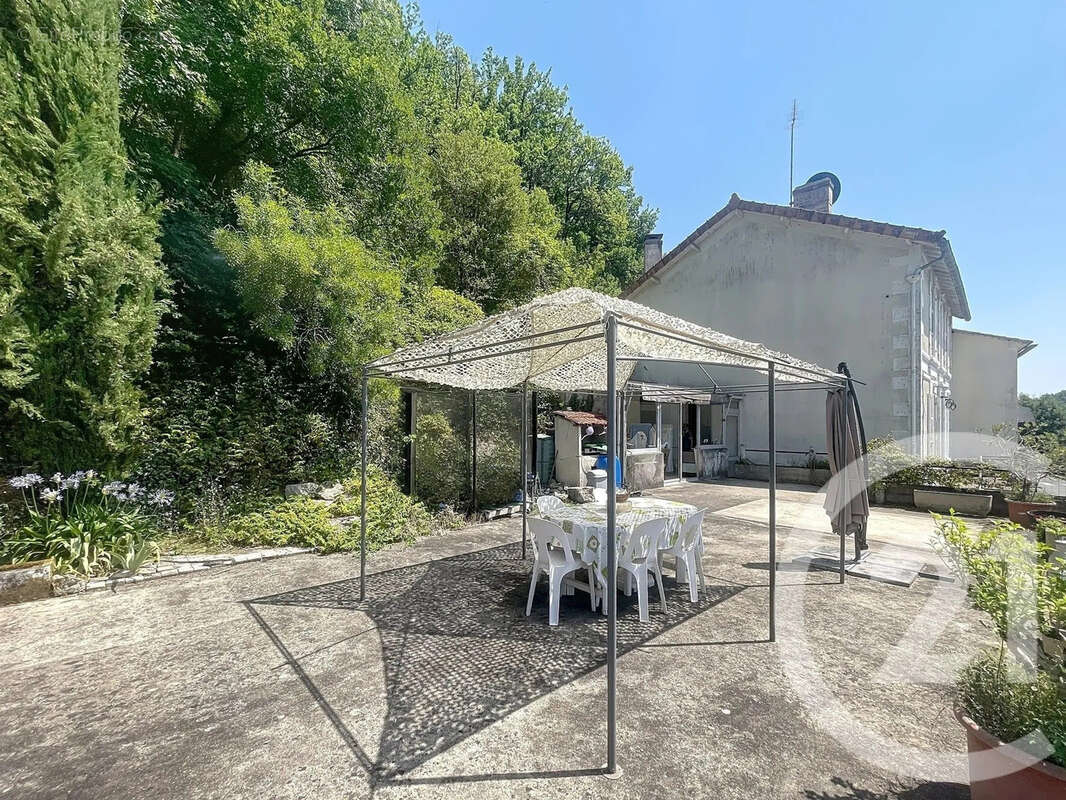 Maison 129 m² à Montignac-Charente  - photo 8