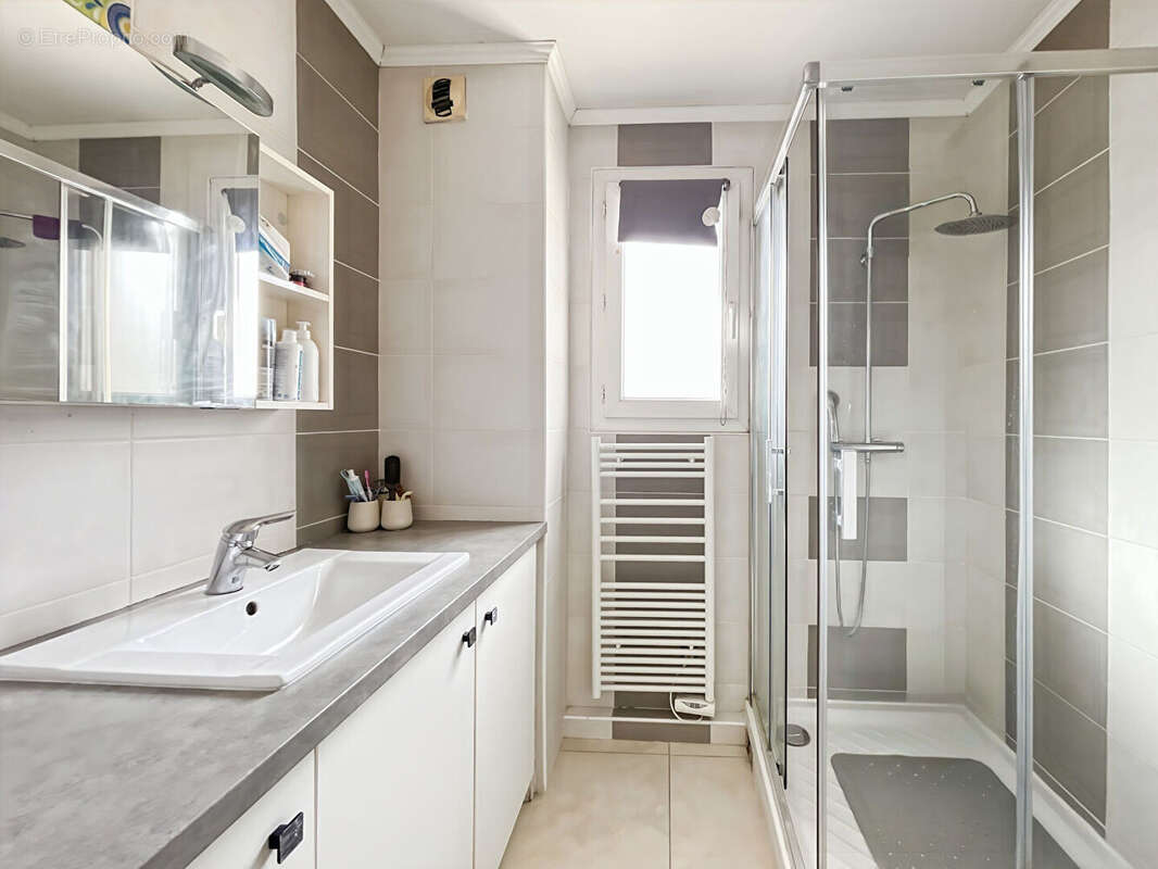 Appartement à MOUANS-SARTOUX