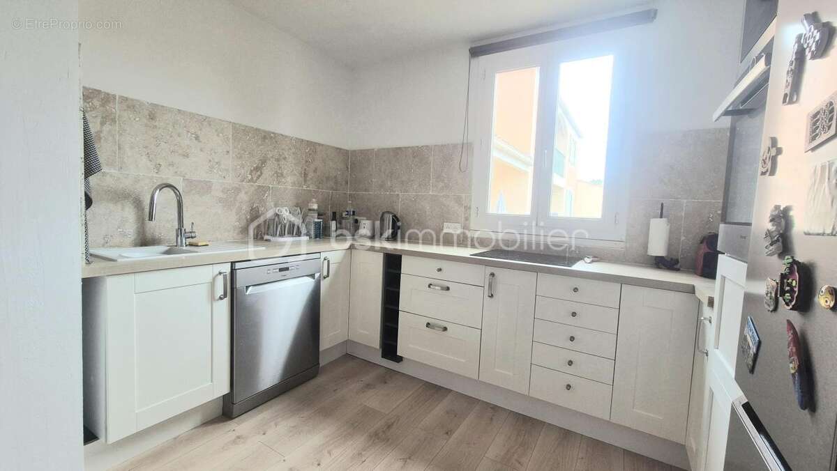 HYERES OUEST - Appartement T4 de 91 m² - Terrasse - Stationnement privatif - photo 7
