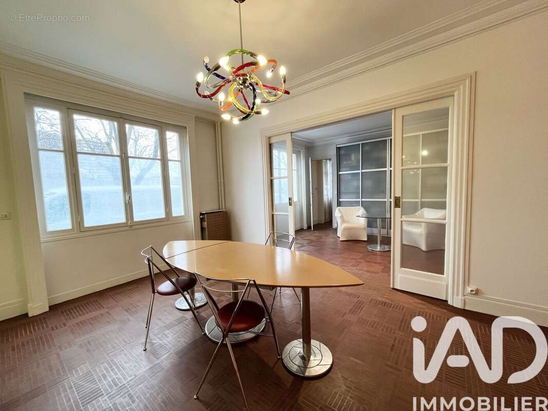 Appartement 90 m² à Paris-16e  - photo 2