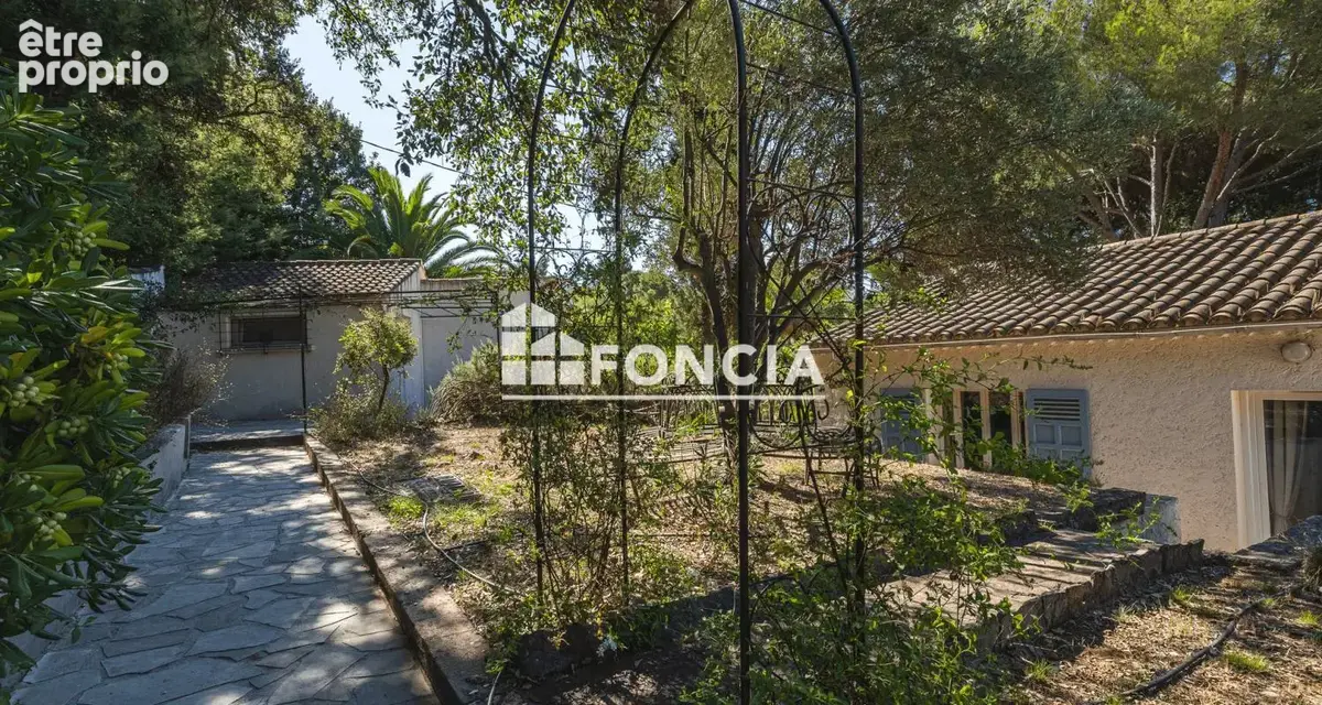 Bormes-les-mimosas – propriété avec piscine – 4 chambres – terrain 2 610 m² - photo 4