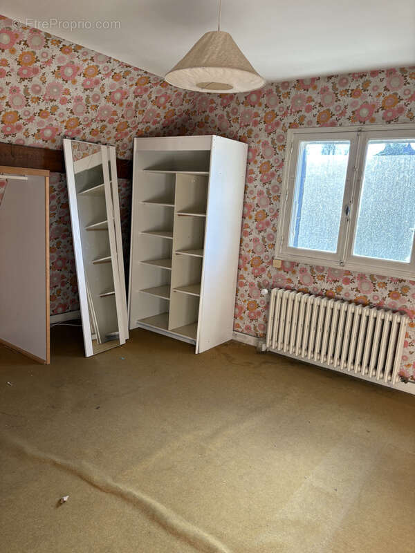 Maison à AMBRIERES-LES-VALLEES