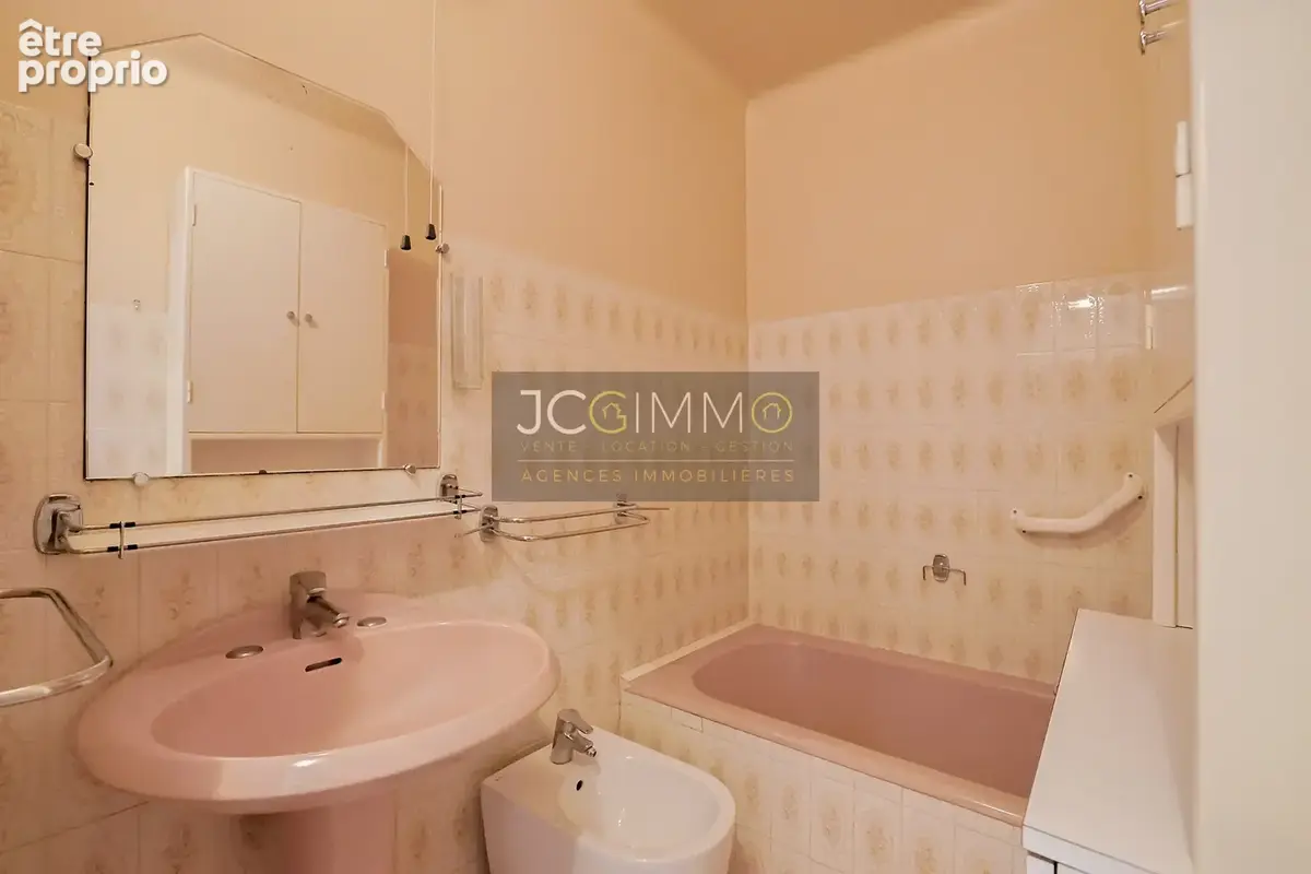 T3 Centre-Ville de Hyères-66 m2-Ascenseur-Balcon-Garage - photo 11