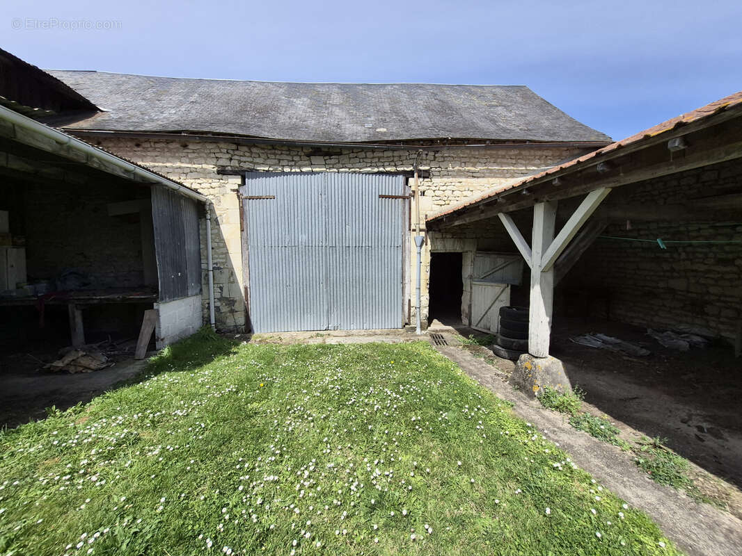 Maison avec dépendance et 2000 m2 terrain - photo 32