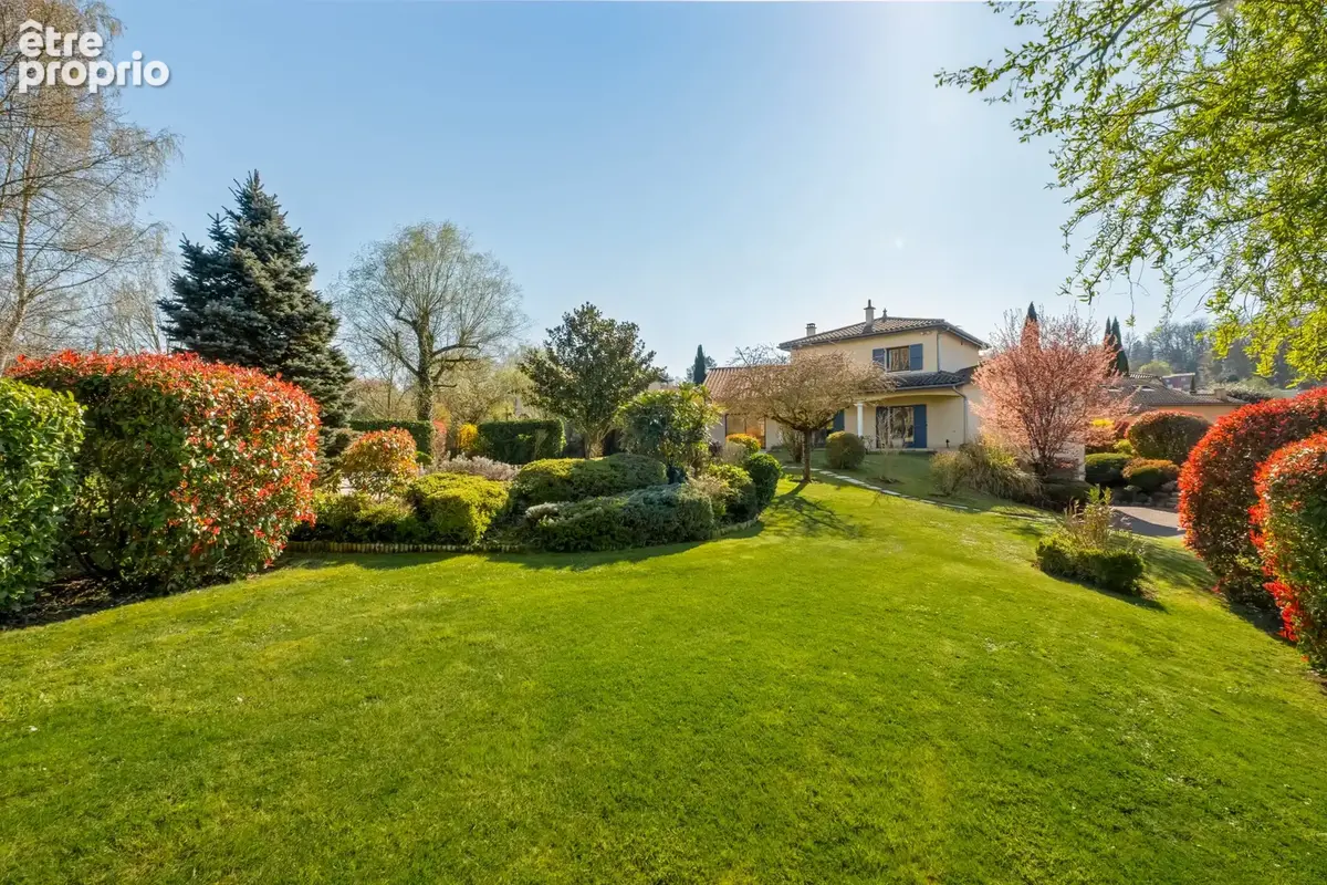 Tassin Maison familiale de 234 m2 avec un magnifique jardin de 1969 m2 - photo 6