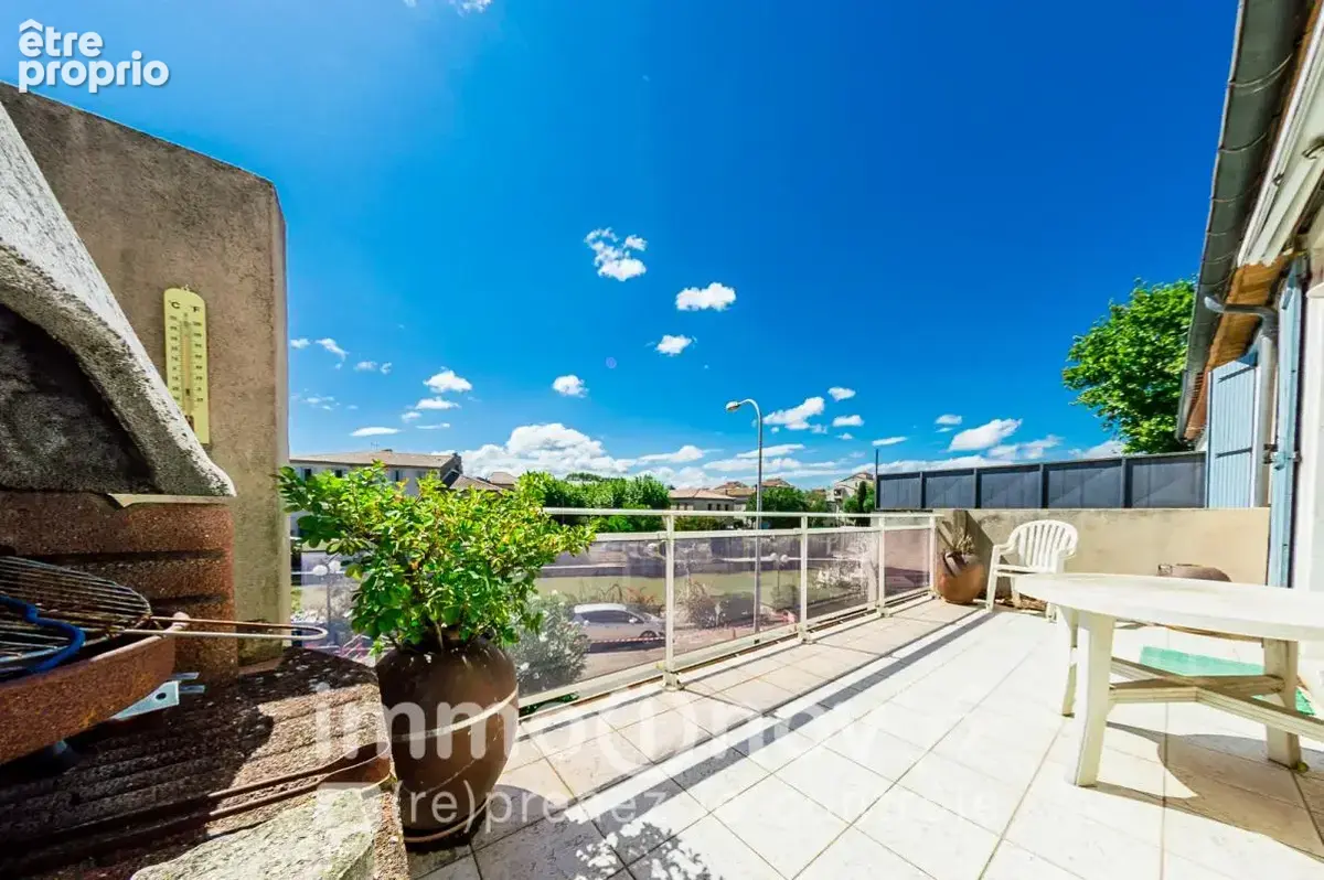 EXCLUSIVITE - Ensemble immobilier à rénover avec maison, appartement et garage - photo 3
