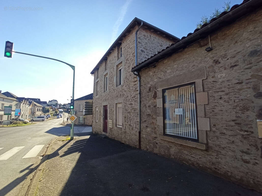 Commerce à SEREILHAC