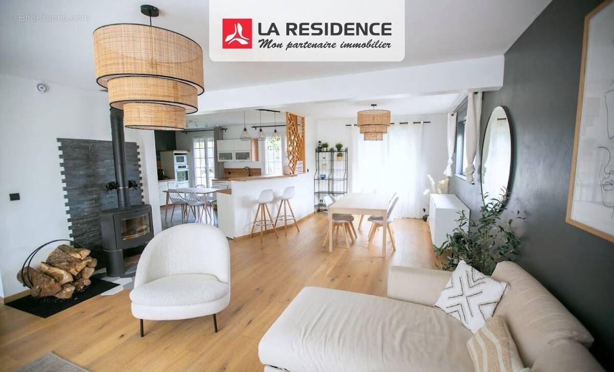 Maison à LES CLAYES-SOUS-BOIS