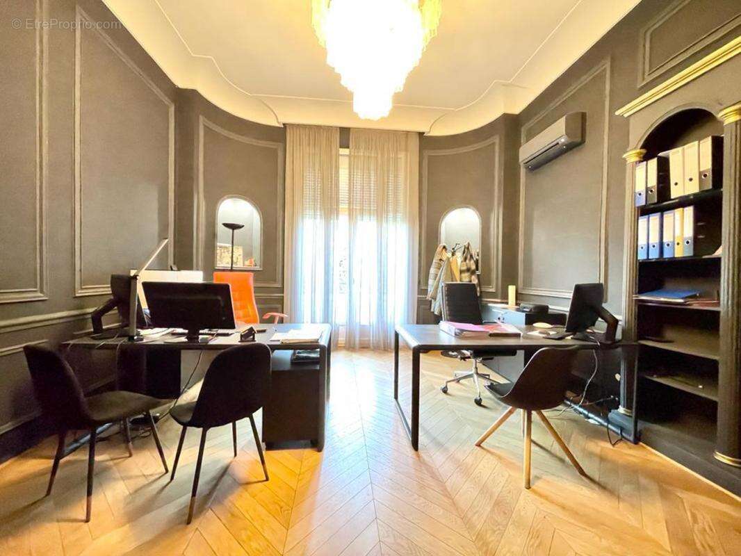 Commerce à MARSEILLE-8E