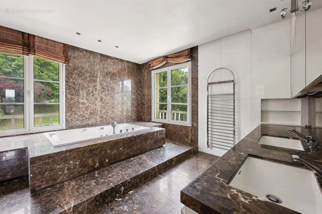 Maison à LA CELLE-SAINT-CLOUD