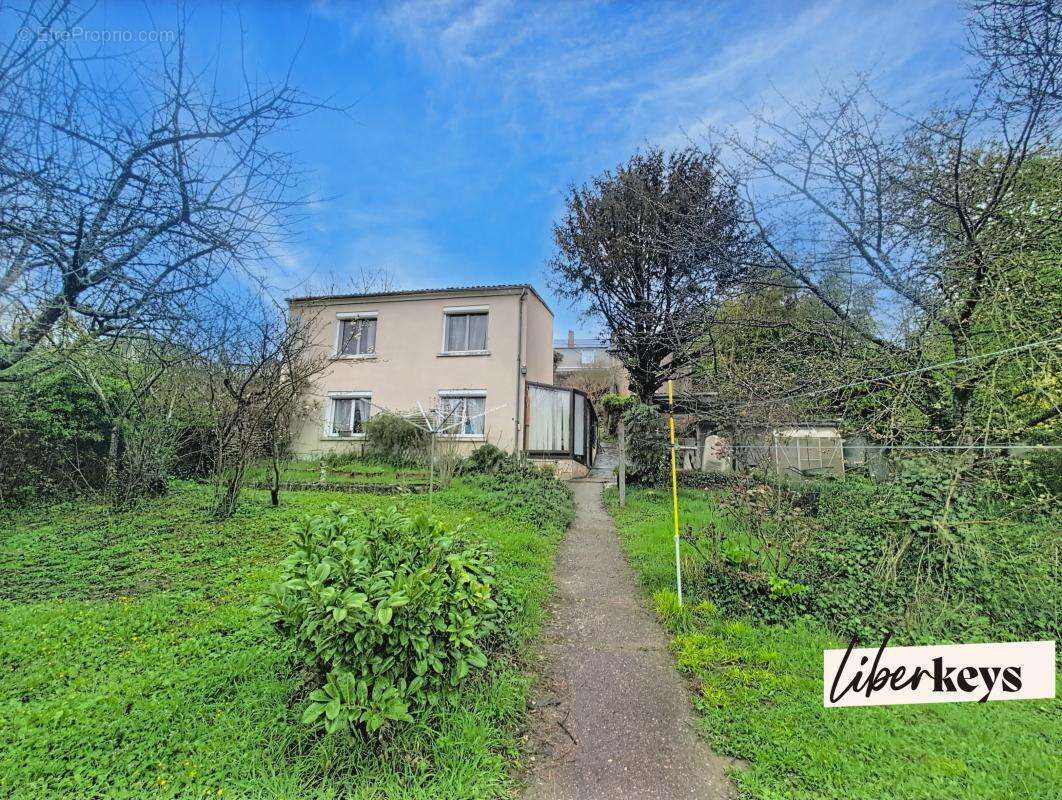 Maison à MONTREUIL-BELLAY