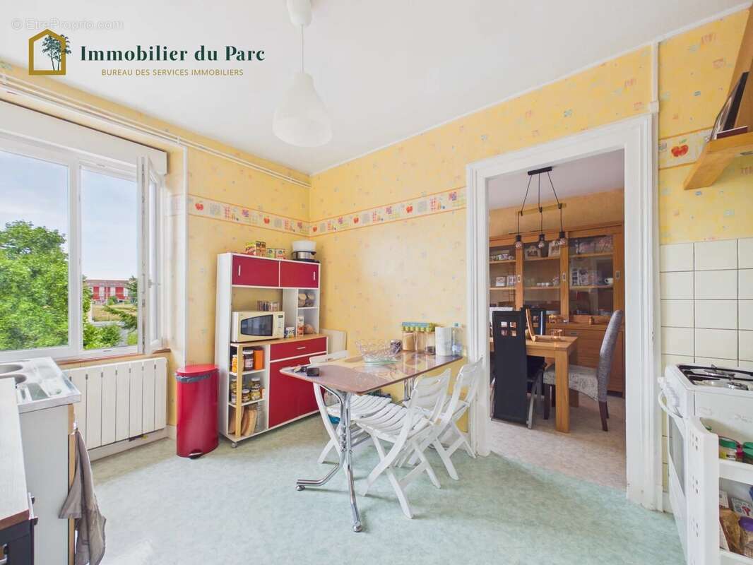 Immeuble de rapport à rénover à Belfort – 198 m², 3 logements + 5 garages – Fort potentiel locatif - photo 11