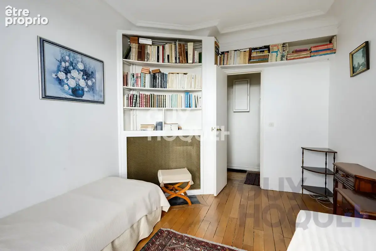 RARE - Appartement 4 Pièces de 70 m2 Aux Abbesses - Vue sur Paris - photo 6