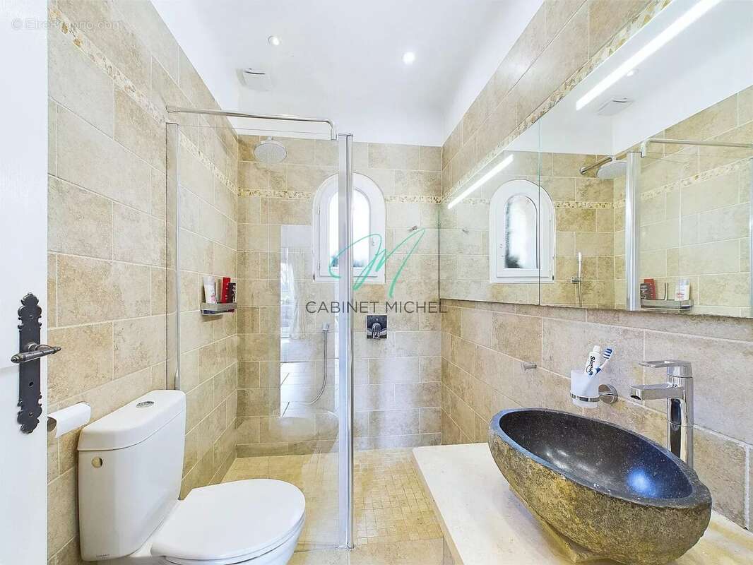 Maison à ROQUEFORT-LES-PINS