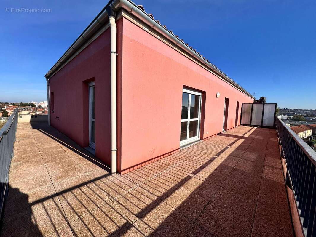   - Appartement à VILLEFRANCHE-SUR-SAONE