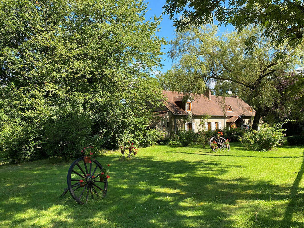 Maison à TOULON-SUR-ARROUX