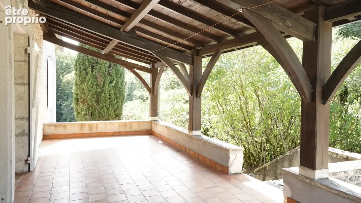 Superbe propriété en pierre du XVIIIᵉ siècle avec gîte et piscine, au cœur d’un parc arboré de 6000 m2 - photo 14