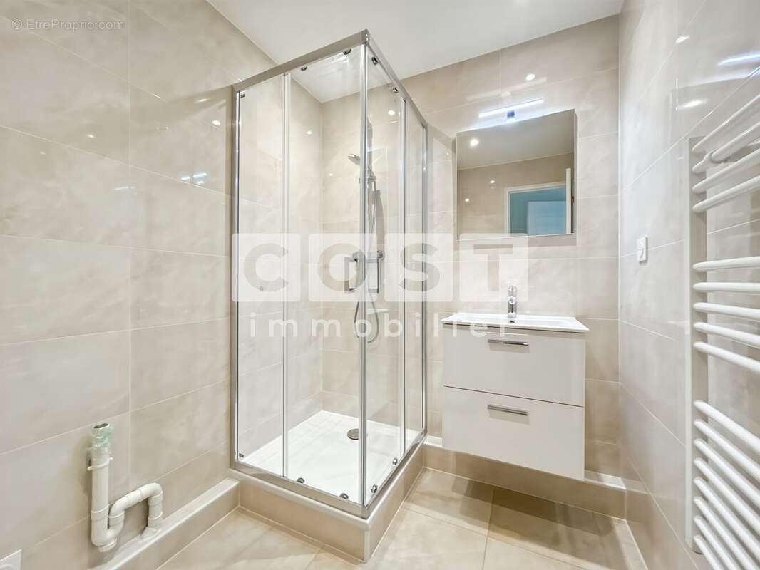 Appartement à COURBEVOIE