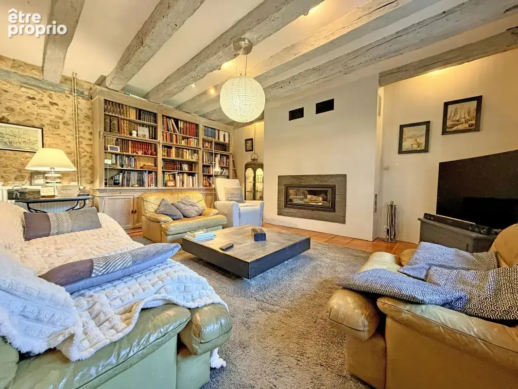 Trois maisons en pierre, piscine et étang - photo 3