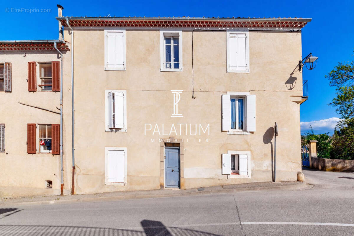 Appartement à GREOUX-LES-BAINS