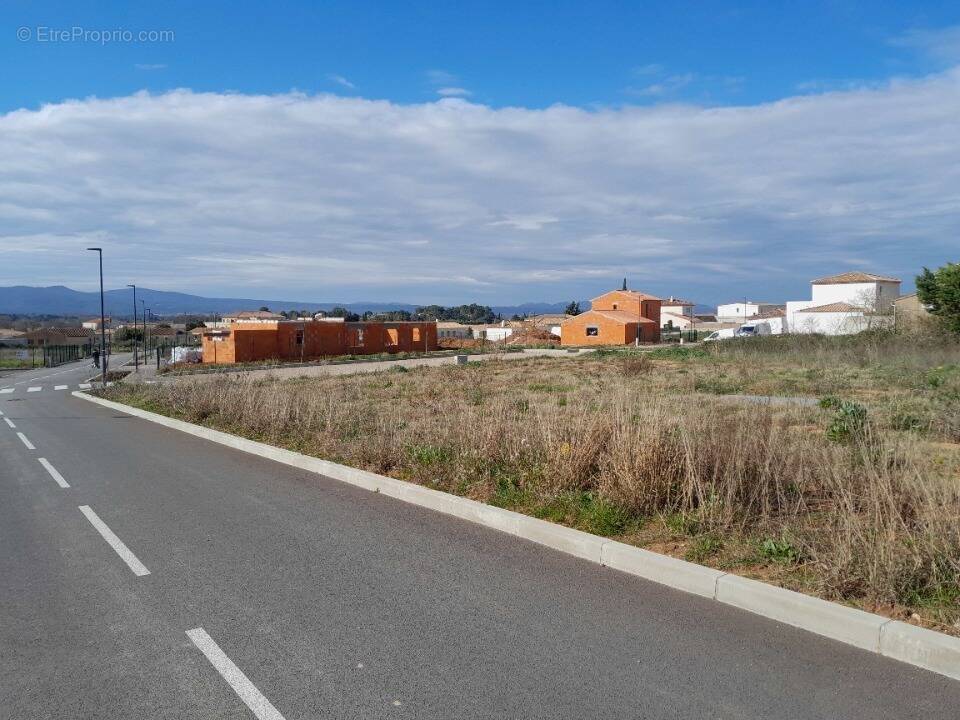 Terrain à POURRIERES