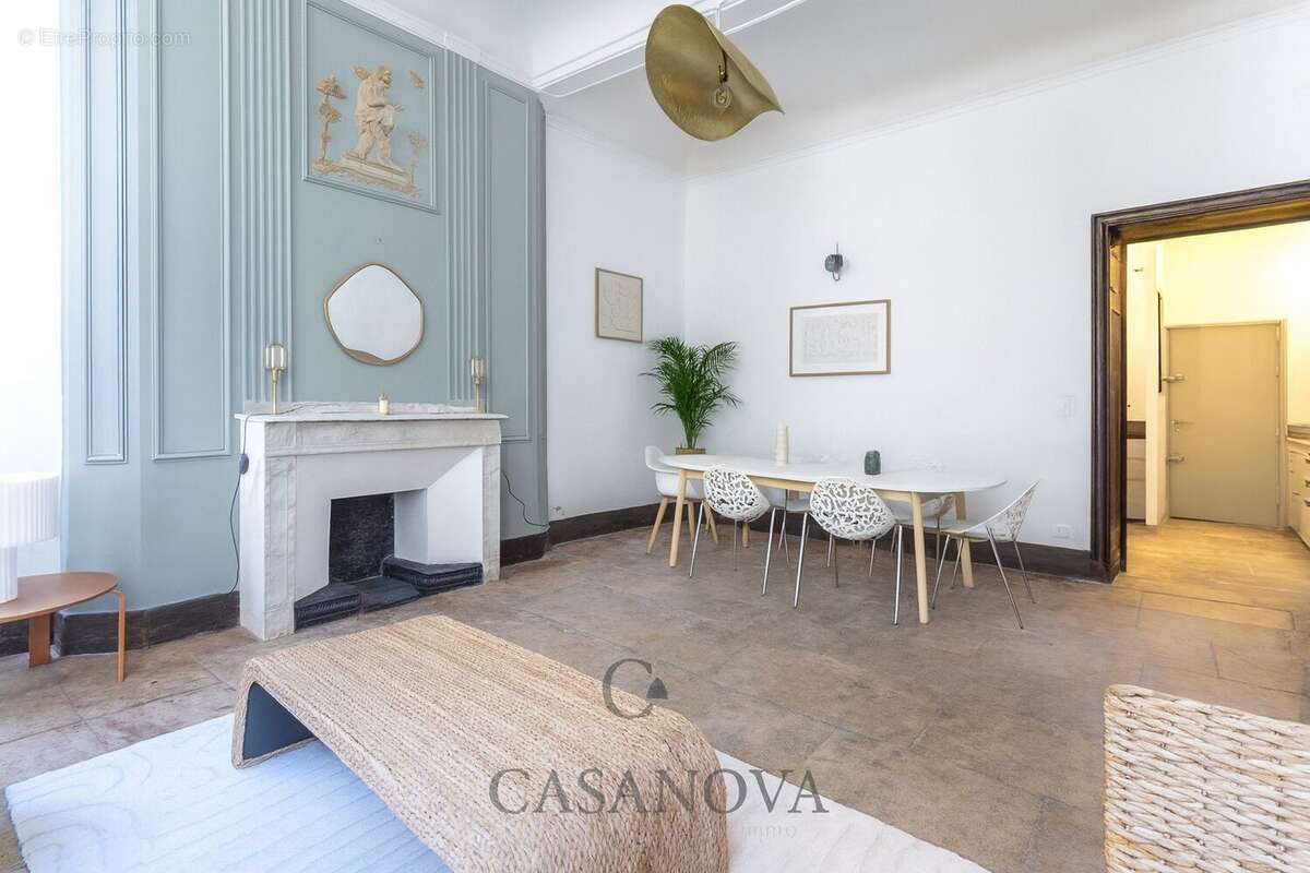 Appartement bourgeois rénové de 61 m² avec cheminée dans l'Écusson à Montpellier - photo 2