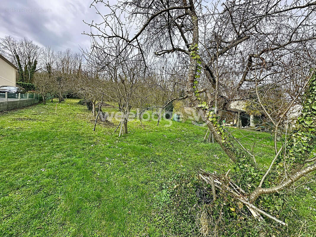 Terrain à VAUREAL