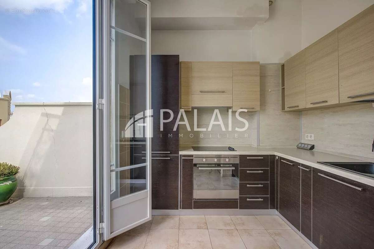 Nice Libération, 2 pièces + terrasse 13m2  étage élévé - photo 3