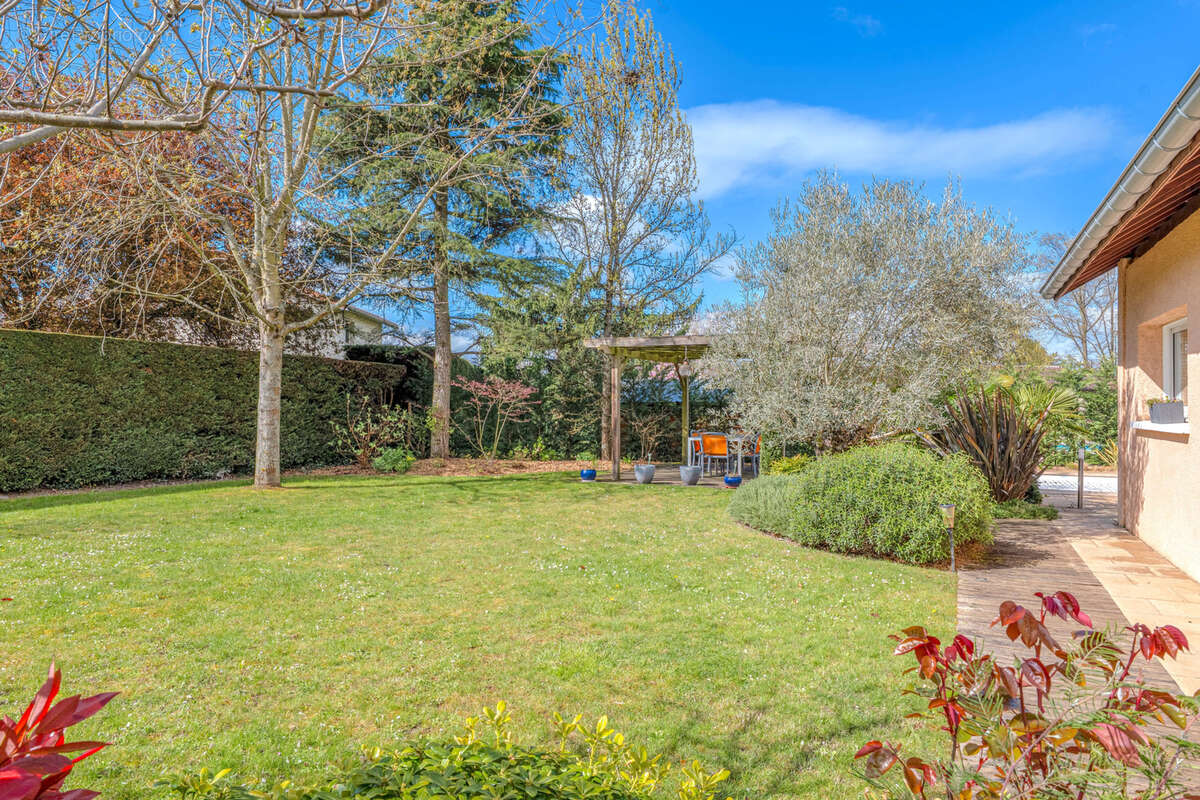 Maison à LA TOUR-DE-SALVAGNY