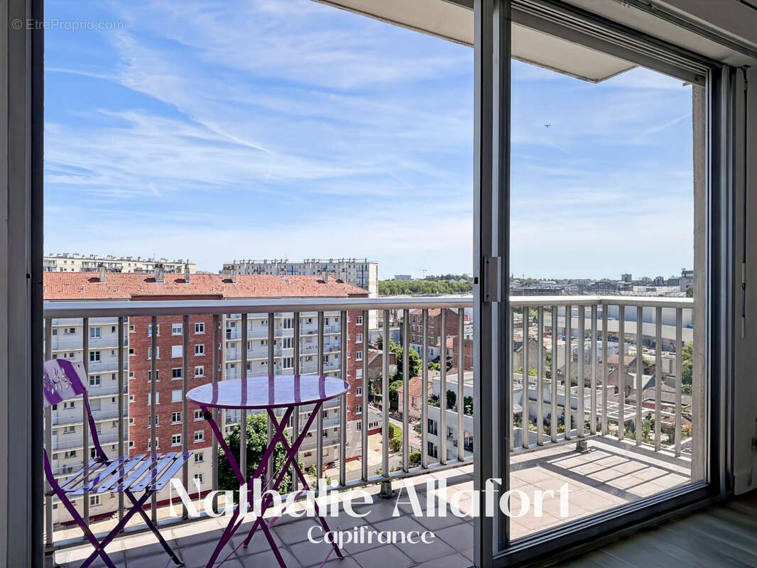 MONTROUGE Métro – 2 pièces, dernier étage, balcon, parking et cave - photo 3