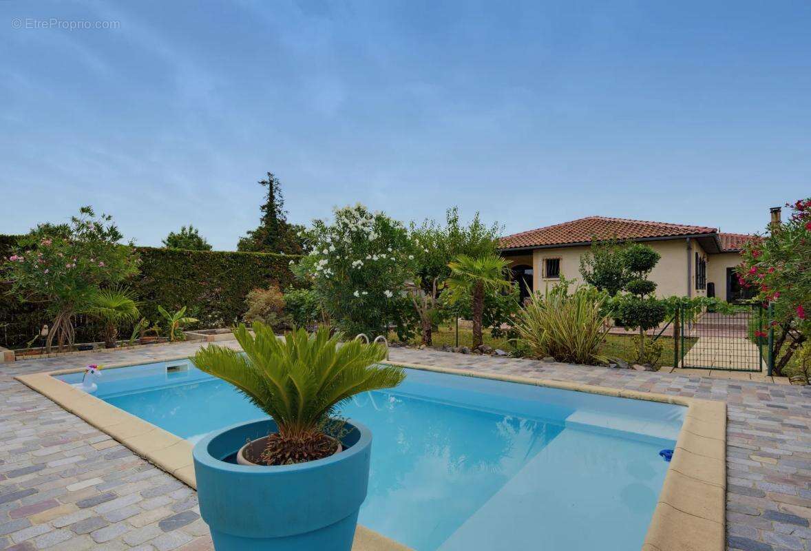 Laissez-vous séduire par cette villa de caractère - photo 12