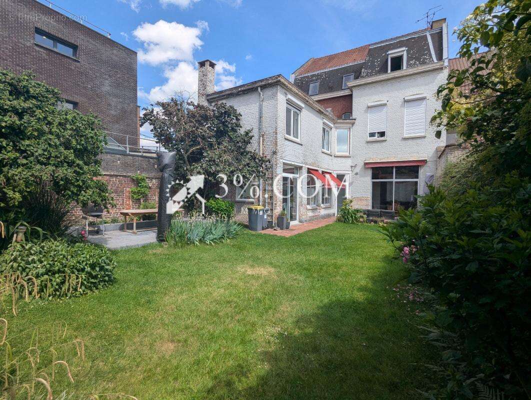 Maison bourgeoise de 265 m2 - 6 chambres - Cuisine équipée - - photo 15