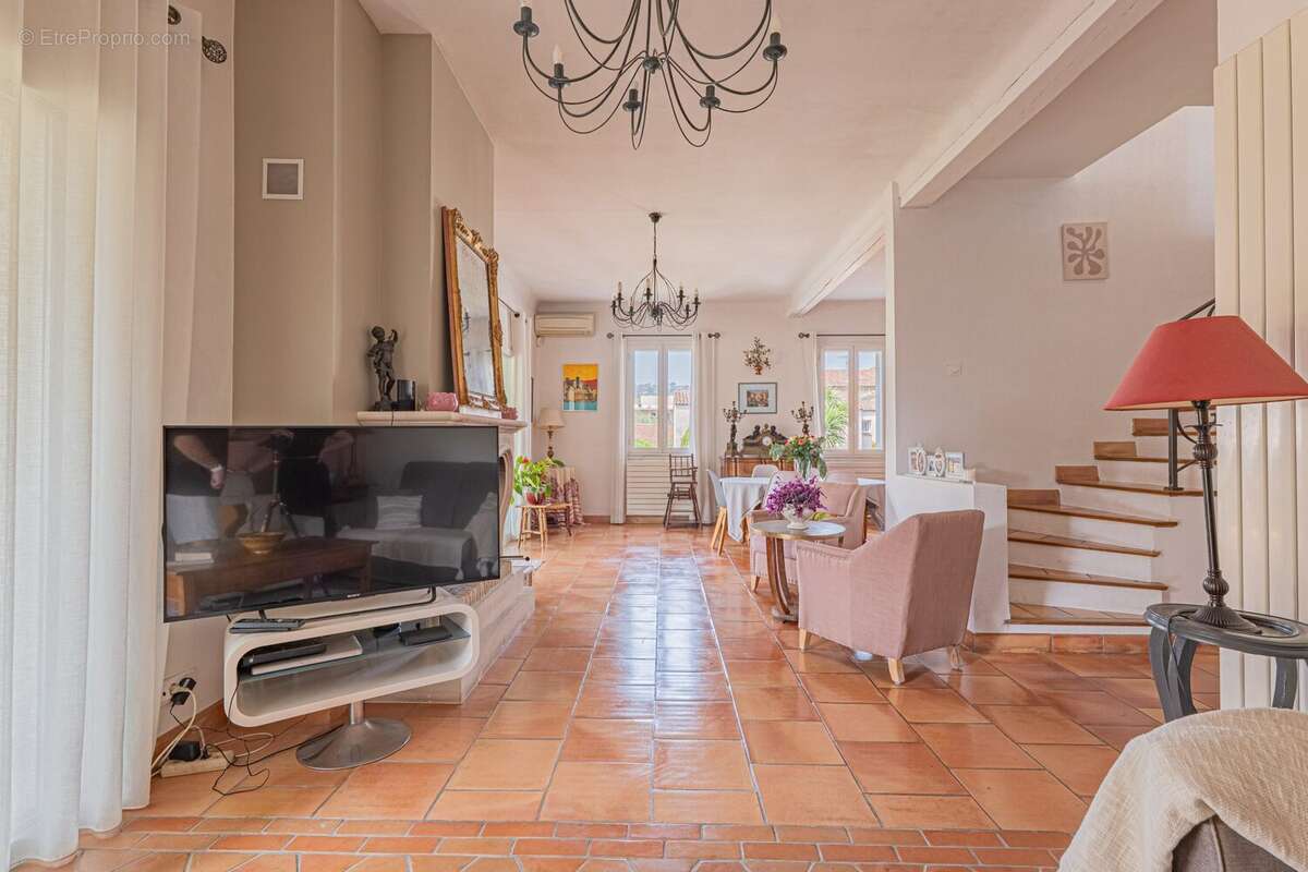 Maison à VALLAURIS