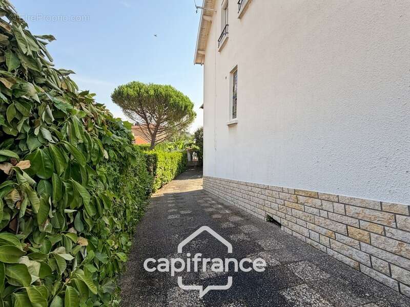 Maison familiale de 174 m² avec fort potentiel – Saint-Rambert-d'Albon (26) - photo 12