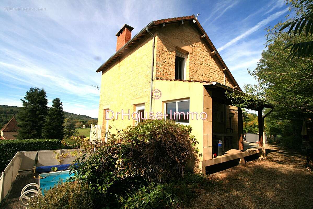 Maison à SAINT-LEON-SUR-VEZERE