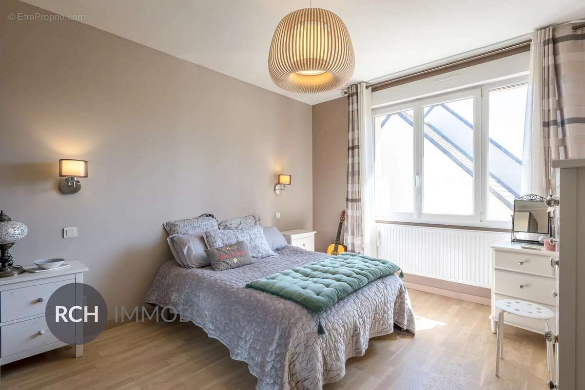 Maison à NEAUPHLE-LE-CHATEAU