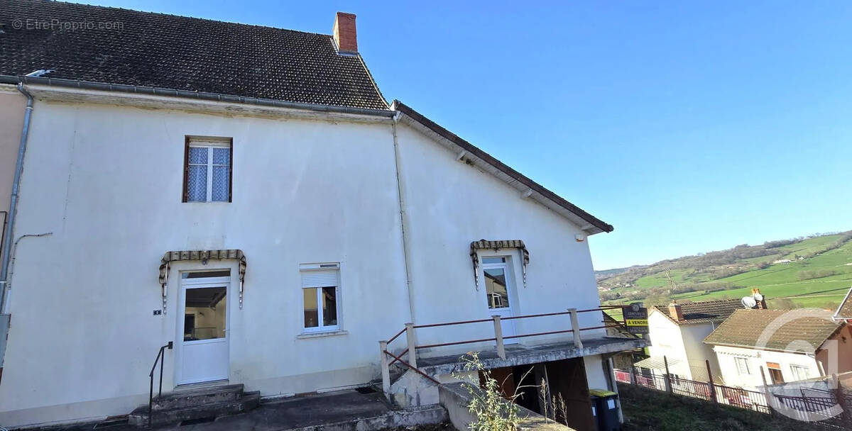 Maison à SAINT-SYMPHORIEN-DE-MARMAGNE