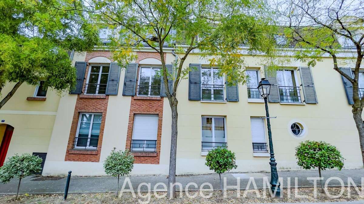 Garches mairie, beau T4 occupé avec parking, terrasse et jardin - photo 11