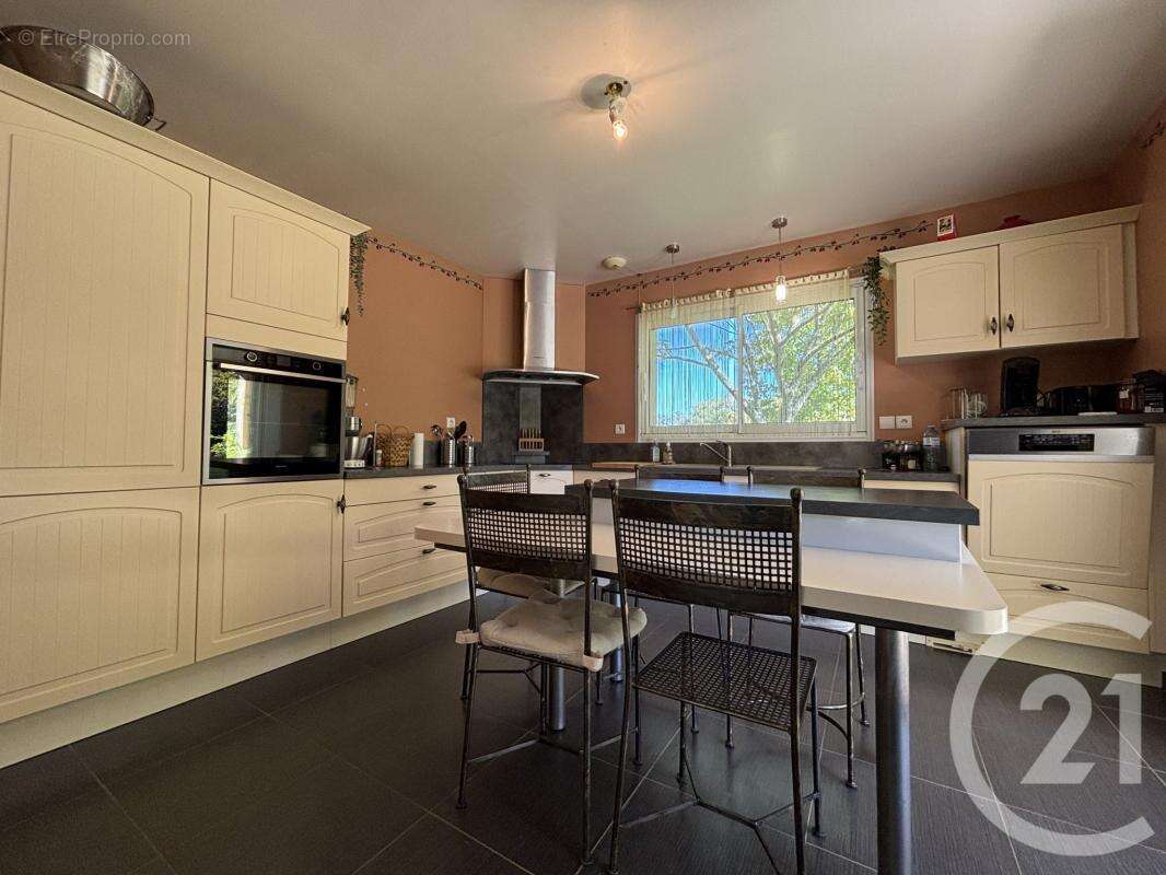 Maison à CHAILLAC-SUR-VIENNE