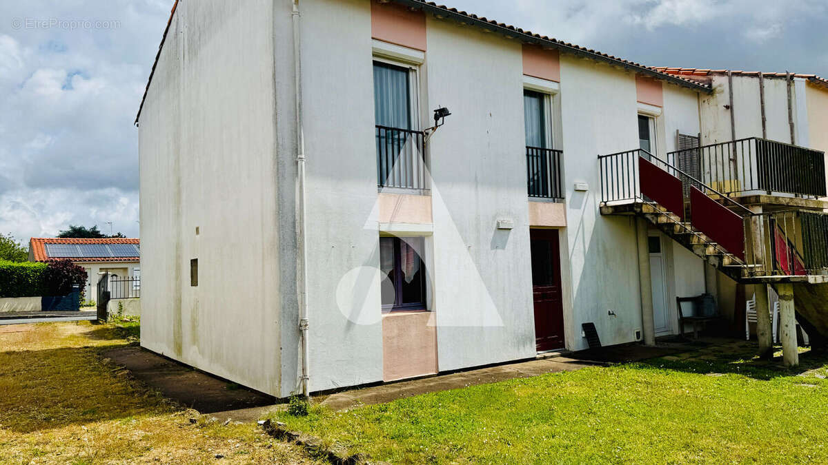 Maison  + studio + 2 garages + jardin - photo 12
