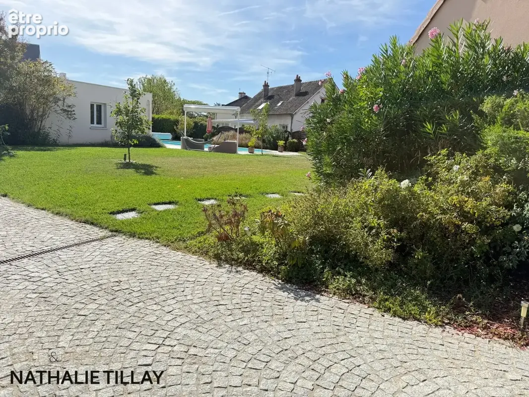 SAINT PRYVE SAINT MESMIN, maison a vendre, piscine et jardin - photo 19