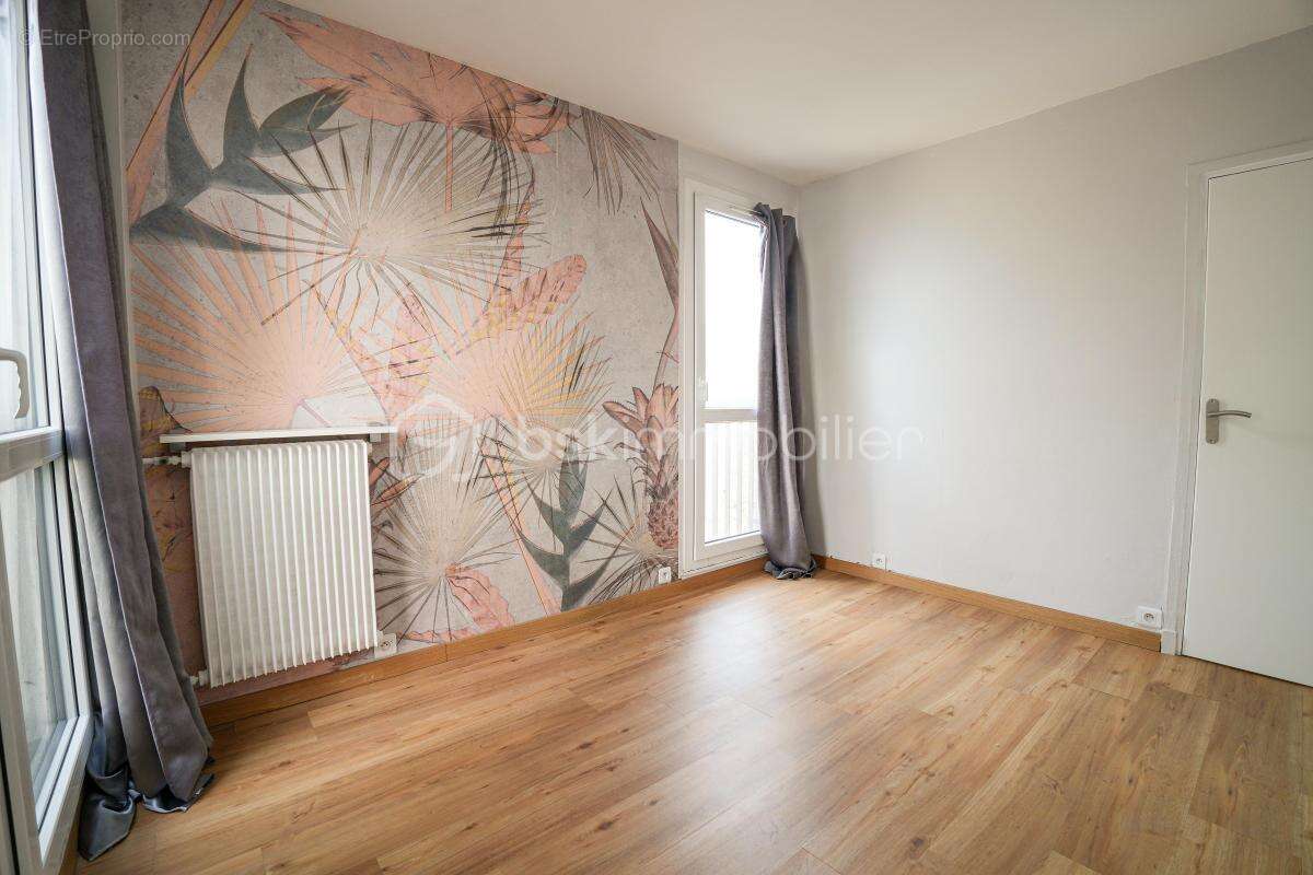 Appartement à LES PAVILLONS-SOUS-BOIS