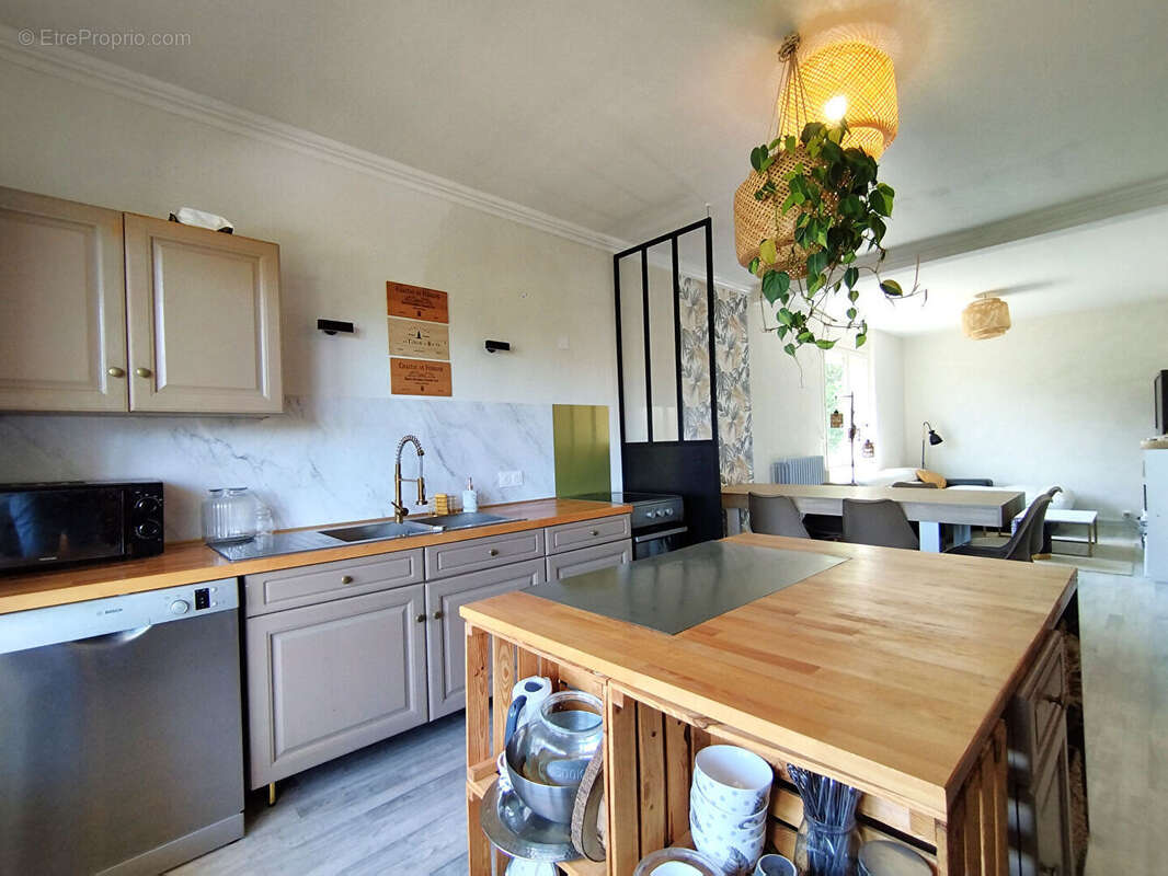 Maison à LA VILLE-AUX-DAMES