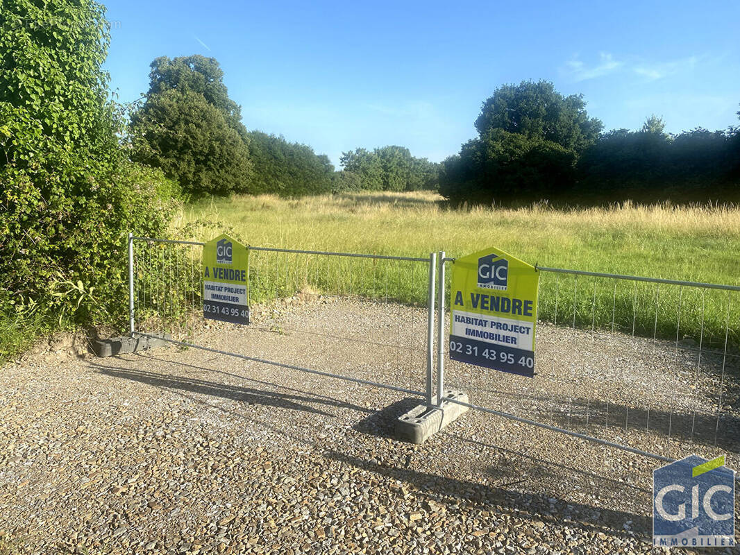 Terrain à LE VAL-SAINT-PERE