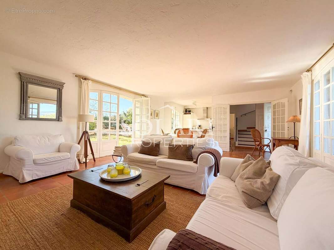 Maison à MANDELIEU-LA-NAPOULE