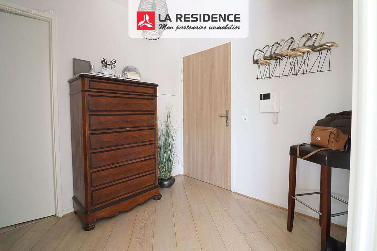 Appartement 99 m² à Fontenay-Le-Fleury  - photo 6