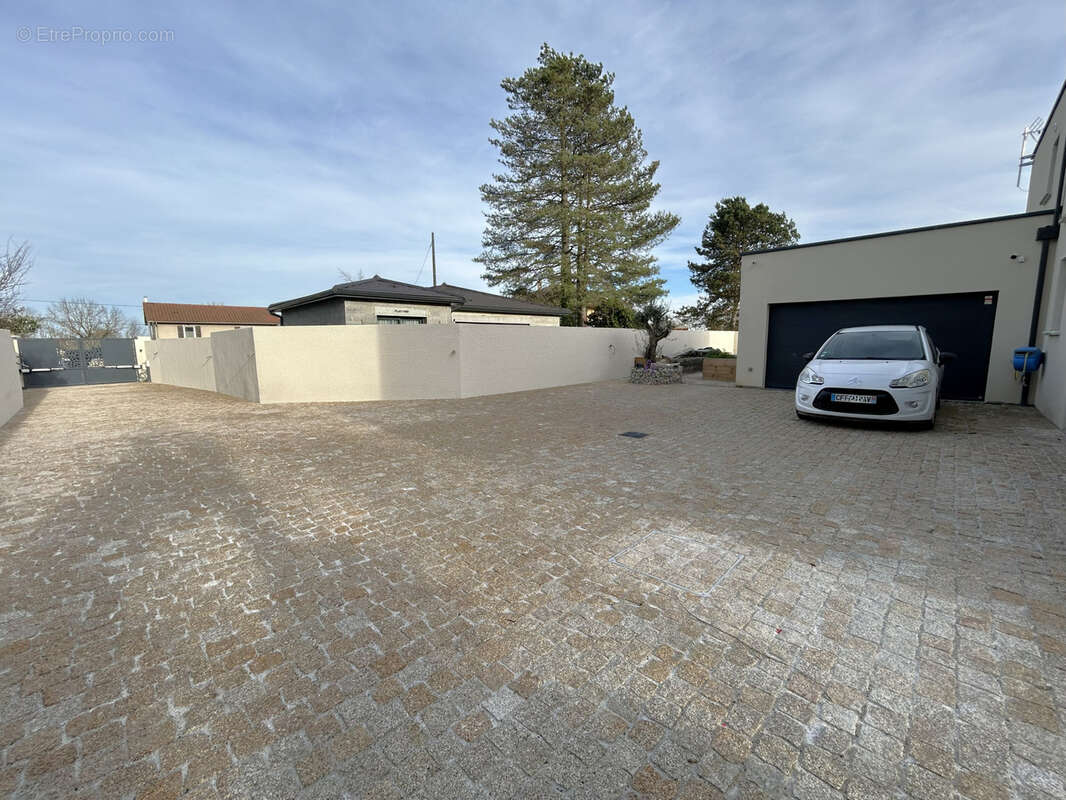 Maison à VILLARS-LES-DOMBES